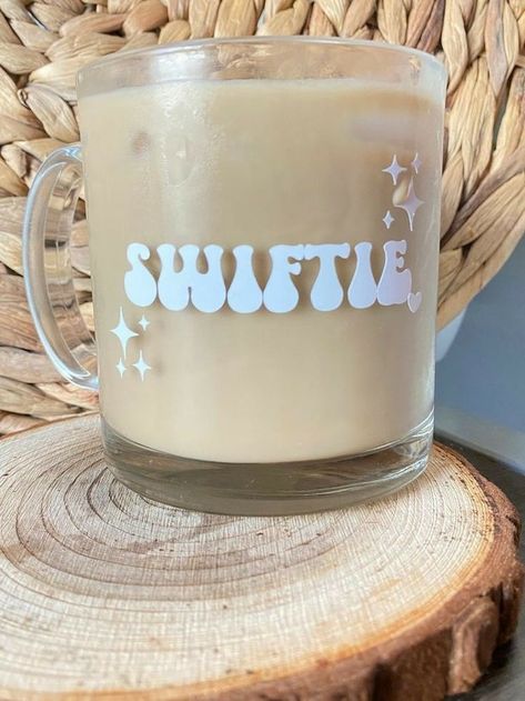 Cricket Mug Ideas, Gifts For Taylor Swift Lovers, Evermore Christmas, Taylor Swift Inspired Gifts, Taylor Swift Diy Gifts, Diy Taylor Swift Gifts, Taylor Swift Present Ideas, Taylor Swift Cricut Ideas, Gift Ideas Taylor Swift