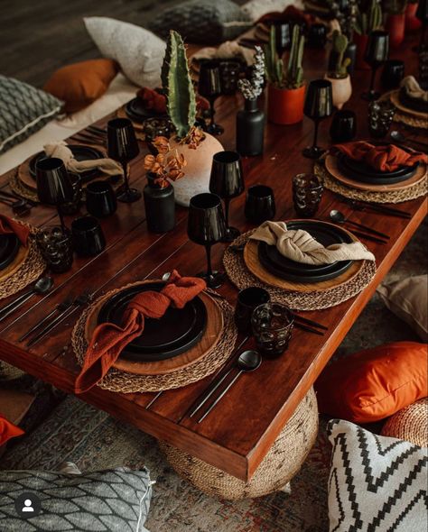 Afro Boho Table Setting, Terracotta And Black Wedding Table Settings, Black And Terracotta Table Setting, Black And Rust Wedding Table, Western Table Settings Ideas, Cowboy Table Setting, Cowboy Table Decor, 70s Table Setting, Western Gothic Wedding