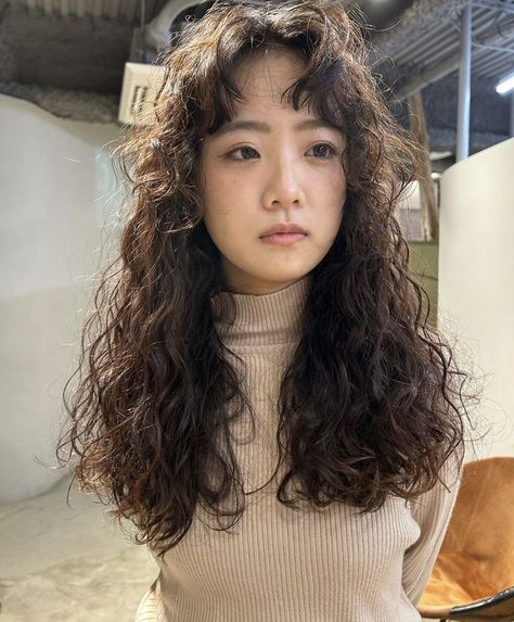 Curly Japanese Hairstyles, Japanese Curly Hair, Curly Hair Japanese, Asian Curly Hair, Asian Hair Perm, Curly Asian Hair, Cold Perm, Curly Ginger Hair, Long Perm