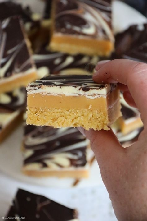 No-Bake Millionaires! - Jane's Patisserie Valentine Baking Recipes, The Best Toffee Recipe, Millionaire Shortbread Recipe, Air Fryer Cake Recipes, Chocolate Orange Cheesecake, Janes Patisserie, Caramel Ingredients, Millionaire Shortbread, Tray Bake Recipes