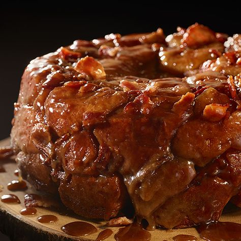 Maple Bacon Monkey Bread Maple Bacon Monkey Bread, Breakfast Tostada, Bacon Monkey Bread, Pull Aparts, Monkey Bread Recipe, Dough Ideas, Hormel Recipes, Brown Sugar Bacon, Wakey Wakey