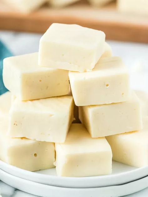 Vanilla Fudge Condensed Milk, Easy Vanilla Fudge Recipe, Easy Vanilla Fudge, Fudge Recipe Without Condensed Milk, Fudge Microwave, Fudge Recipe Condensed Milk, Vanilla Fudge Recipe, Vanilla Fudge Recipes, Classic Chocolate Fudge