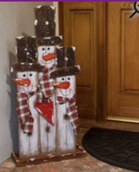 Snowman Wooden Crafts, Snowmen Wood Crafts, Pallet Christmas Projects, Wooden Snowman Crafts, 2x4 Crafts, Spiral Christmas Tree, Wooden Snowmen, Wooden Christmas Crafts, Wood Snowman