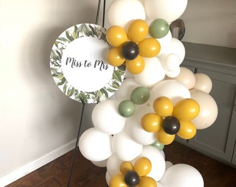 Sunflower Party Decorations | Etsy Sunflower Balloon Garland, Sunflower Balloons, Sunflower Balloon, Bridal Shower Boho, Sunflower Garland, Sunflower Birthday Parties, First Birthday Balloons, Sunflower Party, Sunflower Baby Showers