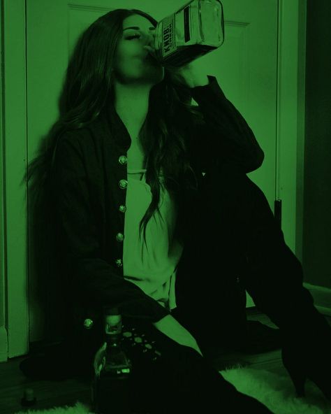 Slytherin Female Aesthetic, Slytherin Party Aesthetic, Slytherin Girl Aesthetic, Yn Slytherin, Theo Riddle, Slytherin Inspired Outfits, Slytherin Party, Slytherin Vibes, Slytherin Girl