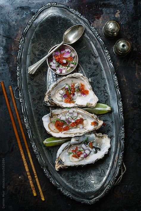 Oyster Platter, Banquet Food, Christmas In England, Fresh Oysters, Sea Food, Party Plates, Food Presentation, Photographing Food, Beautiful Food