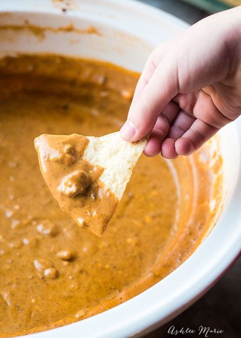 Beef Queso Recipe, Spicy Queso Recipe, Queso Crockpot, Copycat Queso, Skillet Queso, Food Sauces, Spicy Queso, Queso Recipe, Queso Dip