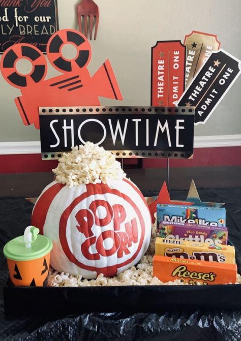 Made with craft paint, popcorn, candy boxes, and movie decorations from Hobby Lobby Healthcare Pumpkin Decorating, Popcorn Pumpkin, Homemade Minion Costumes, Labu Halloween, Pumpkin Paint, Pumpkin People, Minion Pumpkin, Creative Pumpkin Decorating, Contest Ideas