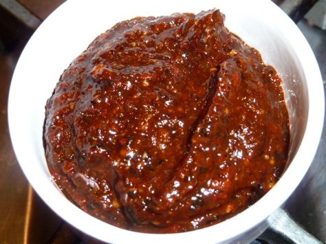 15 minute recipe for Chipotle Chilli paste or Chipotle sauce, hot and smoky and perfect for just about anything! Chillies Recipes, Homemade Chipotle Sauce, Chili Paste Recipe, Chipotle Paste, Homemade Chipotle, Paste Recipe, Chilli Paste, Sandwich Spread, Chipotle Sauce