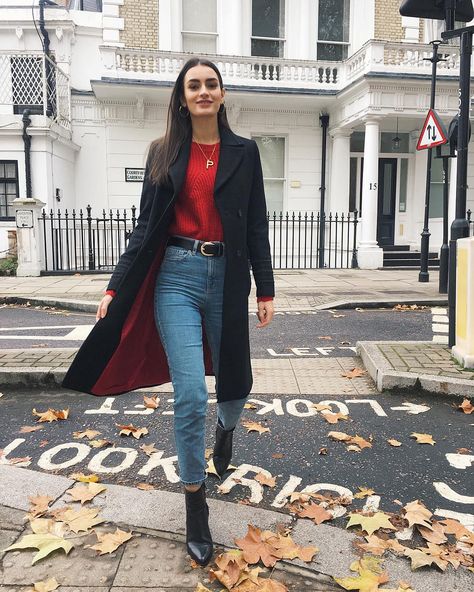 Patricia | peexo.co.uk on Instagram: “Matchy-matchy 💁🏻‍♀️ Sometimes nothing beats a casual outfit, especially on grey days!  You can instantly shop my looks by following me on…” Jeans Chelsea Boots Outfit, Carmel Coat, Jeans Chelsea Boots, Coat Outfit Winter, Chelsea Boots Outfit, Pijamas Women, Blue Woman, Coat Outfit, Dark Blue Jeans