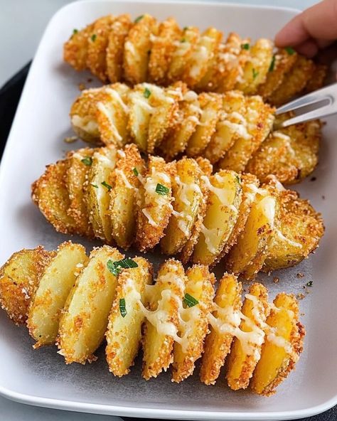 Grandma’s Crispy Parmesan Potatoes are a simple yet flavor-packed recipe that will add a burst of cheesy goodness to your dinner table. Coated with Panko breadcrumbs, Parmesan cheese, and savory seasonings, these potatoes bake to perfection with a crunchy exterior and tender, fluffy insides. They make a versatile dish that can be served as a main course or as a delicious side to complement any meal. Crispy Garlic Parmesan Potatoes, Baked Garlic Parmesan Potato Wedges, Crispy Parmesan Potatoes, Garlic Parmesan Potatoes, Food Simple, Parmesan Crisps, Parmesan Potatoes, Holiday Food, Parmesan Cheese