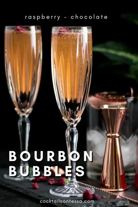 Raspberry Bourbon Bubbles for New Years Eve - Cocktail Contessa Recipe For New Years Eve, New Years Eve Fits, Bubbles Recipe, Wine Float, Nye Cocktail, Bubble Recipe, New Years Cocktails, Bourbon Cocktail, New Years Eve Food