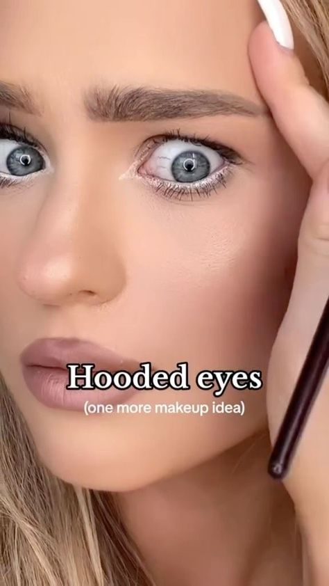 Droopy Eye Makeup, Mob Wife Makeup, Makeup For Hooded Eyelids, Eye Makeup Idea, Eye Makeup For Hooded Eyes, Eyeshadow For Hooded Eyes, Cut Crease Eye Makeup, Hooded Eye Makeup Tutorial, Eye Makeup Cut Crease