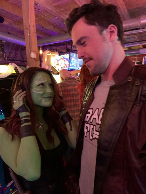 Young couple dressed as Gamora and Starlord from Guardians of the Galaxy Starlord And Gamora Halloween Costume, Guardians Of The Galaxy Couples Costume, Gamora Starlord Costume, Cute Nerdy Couples Costumes, Star Lord And Gamora Costumes, Gamora And Starlord Costume, Single Costumes Halloween, Gamora And Peter Costume, Cosplay Couples Costumes