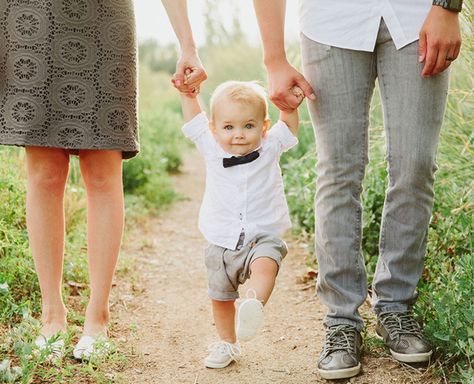 One Year Pictures, 1 Year Photos, Foto Kids, Cute Family Photos, 1st Birthday Pictures, 1st Birthday Photoshoot, First Birthday Pictures, Family Picture Poses, Baby Pic