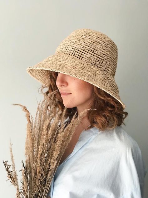 Hat Outfits, Crochet Summer Hats, Large Brim Hat, Brimless Hat, Floppy Beach Hat, Summer Hats Beach, Raffia Hat, Women Hats Fashion, Photoshoot Idea