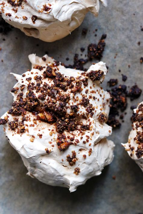 Spiced praline meringues that taste like Christmas spirit and would be the absolutely perfect addition to your holiday cookie tray! Edible Christmas Gifts, Winter Baking, Sugar Shack, Cinnamon Almonds, Custard Filling, Meringue Cookies, Cookie Tray, Cream Puffs, Serving Spoons