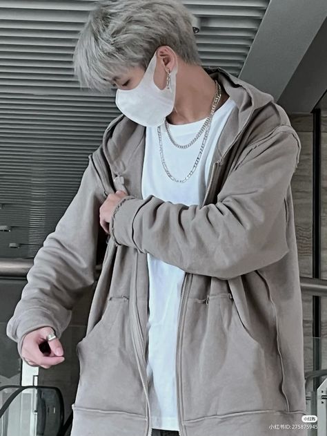 Silver Hair Highlights Men, Grey Hair Korean, Grey Hair Color Men, Grey Hair Boy, Korean Haircut Men, Icy Blue Hair, Ash Grey Hair, Silver Hair Highlights, Korean Men Hairstyle