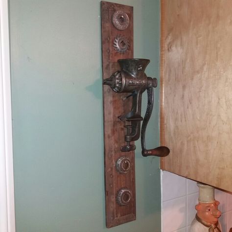 My fiance made this for free. Antique Universal meat grinder set on a piece of antique salvaged pine cabinet door. #vintage #antique #upcycle #reuse #madewithlove #unique Old Meat Grinder Ideas, Antique Meat Grinder Decor, Meat Grinder Decor, Antique Upcycle, Rolling Pin Display, Country Kitchen Shelves, Barn Wood Art, Pine Cabinet, Rustic Bedroom Design