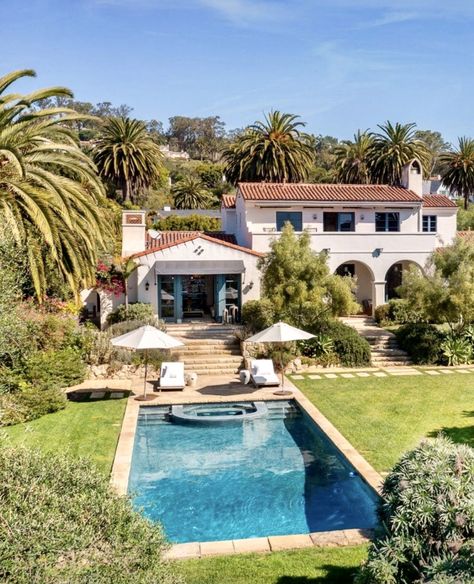 Spanish Style Mansion, Malibu House, Spanish Style Architecture, Beach Mansion, Mansion Exterior, Mediterranean Architecture, Spanish Style Home, Spanish Style Homes, Santa Barbara California