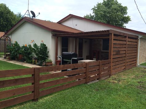 Partial Privacy Fence Ideas, Short Fence Ideas Front Yards, Gaia's Garden, Horizontal Fencing, Tall Fence, Yard Fencing, Short Fence, Home Fencing, Volleyball Court