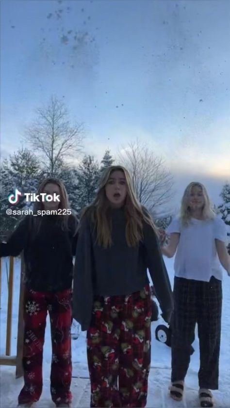 preppy christmas dance ! ☃️🎁 not mine, creds to org owner on tt 🚨 #preppy #tiktok #tiktokdance #trio #christmas #dance #fyp #foryoupage creds: (watermark) Cute Christmas Ideas, Easy Dance, Best Friend Activities, Best Friend Challenges, New Dance Video, Christmas Dance, Friend Challenges, Fun Sleepover Ideas, Sleepover Things To Do