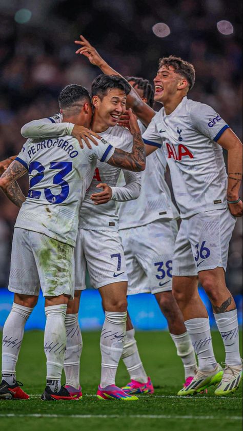 tottenham Tottenham Hotspur Wallpaper, Pablo Emilio Escobar, Tottenham Football, Real Madrid Soccer, Football Players Images, Tottenham Hotspur Fc, Soccer Guys, Football Football, Soccer Boys