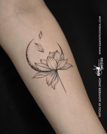 Transformation Tattoo, Violet Flower Tattoos, Cute Foot Tattoos, Beauty Transformation, Chic Tattoo, Mom Tattoo Designs, Om Tattoo, Clever Tattoos, Tattoos For Women Flowers