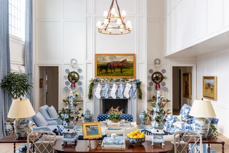 4 Easy Holiday Home Decorating Ideas From Style Maven Aerin Lauder and Design Pros Aerin Lauder Palm Beach Home, Erin Lauder Home, Aerin Lauder, Palm Beach Regency, Hosting Holidays, Matching Patterns, Home Decorating Ideas, Simple Holidays, Table Display