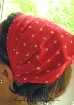 Bandana Headband Tutorial, Crochet Bandana Pattern, Bandana Tutorial, Homemade Headbands, Bandanas Diy, Diy Elastic, Hair Bands Diy, Sewing Headbands, Quilted Christmas Stockings