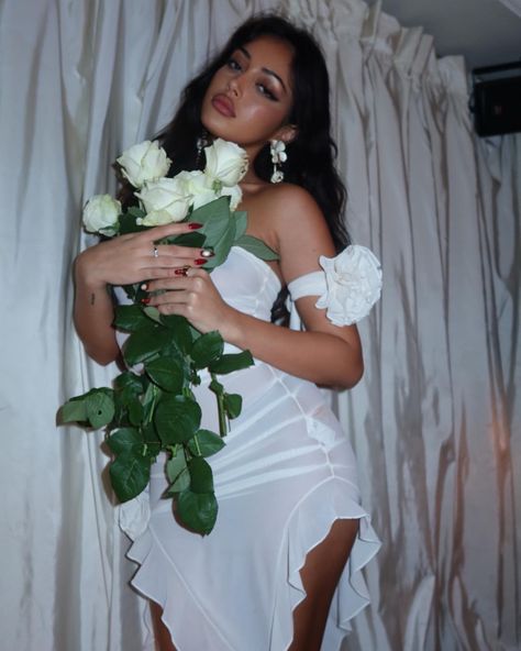 Cindy Kimberly, A Woman, On Twitter, Twitter, Flowers, White, Instagram