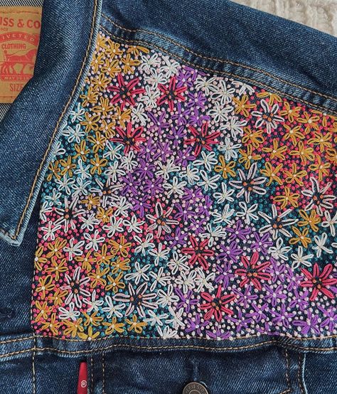 Denim Jacket Embroidery, Jean Jacket Diy, Embroidery Jeans Jacket, Diy Denim Jacket, Embroidered Jean Jacket, Denim Embroidery, Creativity Art, Diy Jacket, Embroidered Denim Jacket