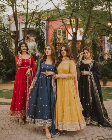 Lehnga Kurta Design, Clothes For Sisters Wedding, Same Dress For Friends, Outfits For Cousins Wedding, Outfits For Sisters Wedding Indian, Sisters Wedding Dress Ideas Indian, Outfit For Friends Wedding Indian, Wedding Cousins Dress, Wedding Dress For Cousins