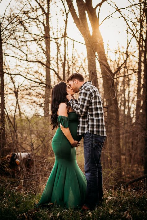 Green Velvet Maternity Dress Photoshoot Winter, Green Maternity Photoshoot, Green Maternity Dress Photoshoot, Fall Pregnancy Photoshoot, Maternity Photography Winter, Country Photoshoot, Golden Hour Maternity, Green Maternity Dresses, Outdoor Maternity Photos