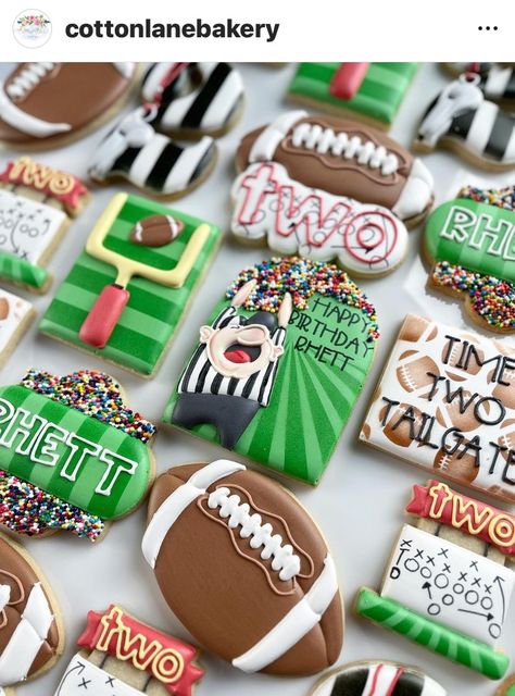 Super Bowl Deserts, Football Sugar Cookies, Football First Birthday, Sports Cookies, Birthday Football, First Birthday Cookies, Football Cookies, Sport Cakes, Football Birthday