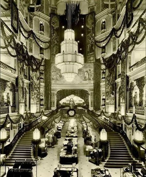 Wanamaker's Department Store in NYC at Christmas time, 1930’s. Art Deco Interior 1920s, Greece Movie, 1920s Aesthetic, 20s Art, Christmas Light Show, James Mcneill Whistler, Ghost Of Christmas Past, Circus Tent, Photo Grid