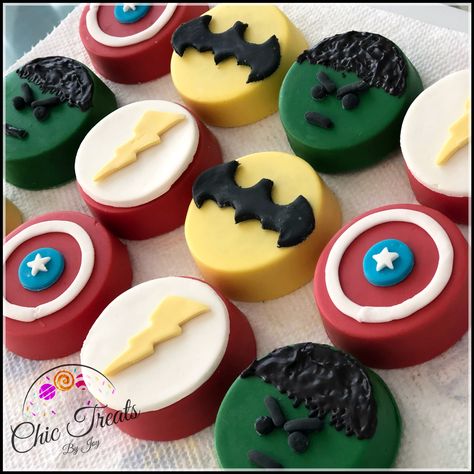 Pokemon Treats, Oreo Pucks, Cake Pucks, Oreo Treats, Cake Oreo, Chocolate Covered Cookies, Chocolate Oreo, Dipped Oreos, Sweet Treats Desserts