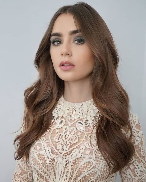 Lily Collins Brown Hair, Lily Collins Long Hair, Lily Collins Hair Color, Lily Collins Hairstyles, Lily Colin, Wedding Hairstyles Guest, Julia Styles, Lily Collins Makeup, Lily Collins Hair