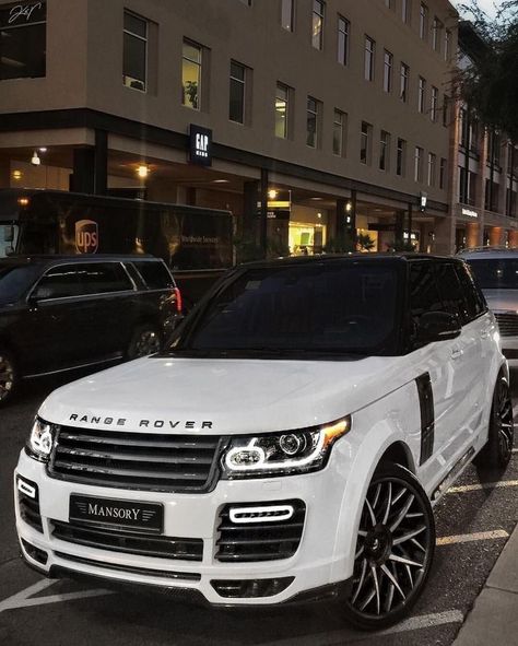 White Range Rover, Dream Cars Range Rovers, Range Rover Car, Luxury Cars Range Rover, White Range, Range Rovers, Lux Cars, Luxury Lifestyle Dreams, Classy Cars