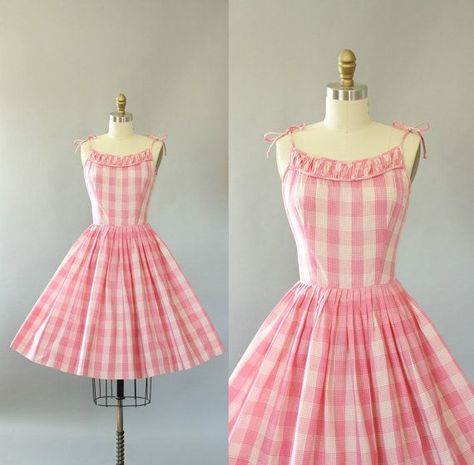 60s Housewife, Strawberry Cottagecore, Toothpaste Kisses, Poofy Skirt, Fashion Through The Decades, Vintage 50s Dress, Dresses 1950s, Traditional Blouse Designs, Pink Checkered