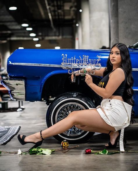 Chola Girl, Mexican Models, Cholo Style, Mexican Women, Car Girls, Good Friday, Lowrider, Up Girl, Pretty Face