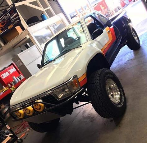 Offroad Pickup Truck, Prerunner Trucks, Toyota Prerunner, Toyota Surf, Outside Lights, Toyota Pickup 4x4, Baja Truck, Jimny Suzuki, Lights Decoration