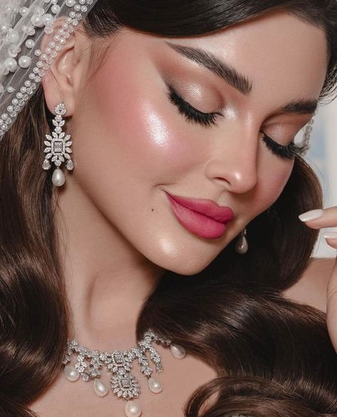 Makeup looks/ makeup ideas/ eye makeup/ eye shadow looks/ lips/ lipsticks/ liparts /hairstyles/ earrings/ pink /jewelry /diamonds/ necklace Turkish Makeup, Cinderella Makeup, Cinderella Prom, Bride Hairstyles With Veil, Turkish Bride, Wedding Makeover, Plain Wedding Dress, Bridal Makeup Natural, Arabian Women