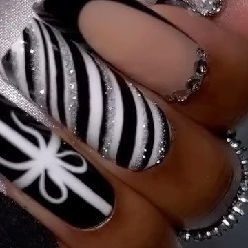 #1 HIGHEST QUALITY PRESS ON NAILS on Instagram: "Let’s welcome: Blk Candy Cane 🖤 - Christmas nails but in black!😮‍💨🖤…. Question? Who likes wearing Christmas nails? 🎁 this has been a debate.😮‍💨 - 🖤 Size shown L- L Square 🖤 M & L Lengths available 🖤 Available Now 🖤 RINGS: @iiceheaven 🔥🔥🙌🏽🖤 - - - Website link in bio.🖤 - #christmasnails2023 #nailsofinstagram #blackchristmas #blackchristmasnails #lnails #blackpressonnails #christmaspressonnails #queengawayacollection #queengawaya" Christmas Square Nail Designs, Black Candy Cane Nails, Black Nails With Snowflakes, Red And Black Christmas Nails, Gothic Christmas Nails, Goth Christmas Nails, Black Christmas Nail Designs, Christmas Nails Black, Gal Nails