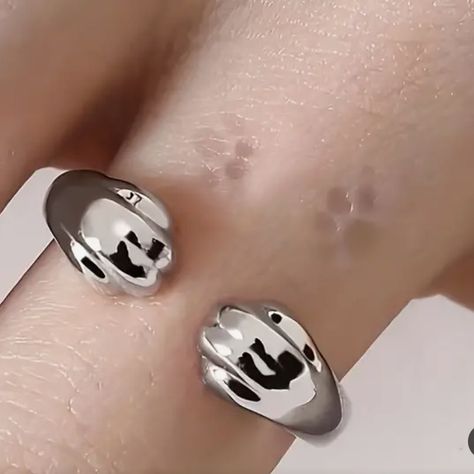 Xv Jewelry, Thailand Fits, Cat Rings Jewelry, Cat Rings, Rings Girls, Silver Cat Ring, Paw Print Ring, Paw Ring, Gothic Ring