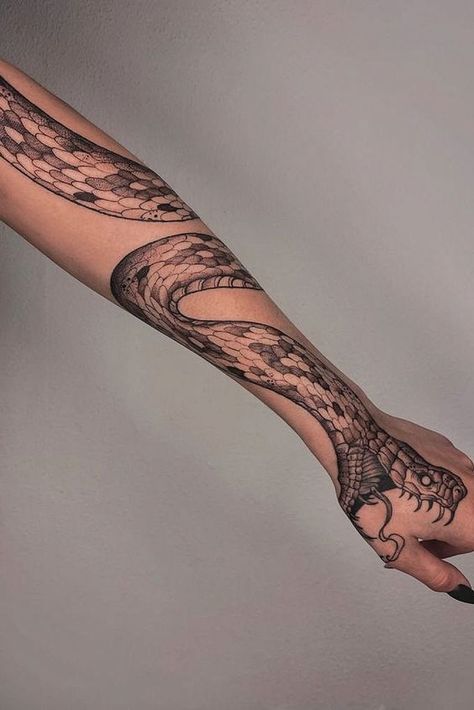 Snake Around Arm Tattoo, Around Arm Tattoo, Tattoo Snake, Tattoos To Cover Scars, Serpent Tattoo, Wrap Tattoo, Snake Tattoo Design, Creepy Tattoos, Greek Tattoos