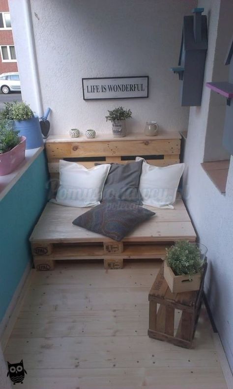 Small Balcony Furniture, Small Deck Furniture, Pallet Furniture Cushions, Balkon Decor, Tiny Balcony, Corner Seating, Outdoor Furniture Decor, Apartment Patio Decor, Apartment Patio