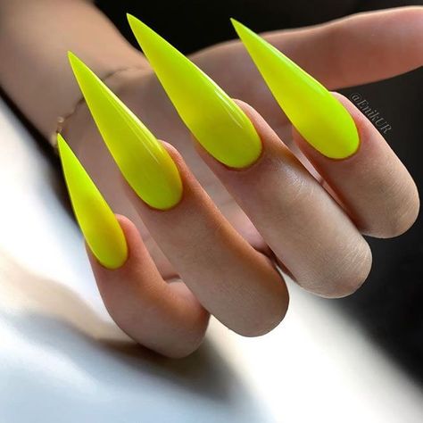 The Modern Side of Yellow Aesthetic: From Nail Designs to Outfits And Decor #nails Elite Nails, Gel Polish Designs, Neon Green Nails, Nail Art Diy Easy, Yellow Nails Design, Sharp Nails, Ombré Nails, Art Designs Ideas, Spring Nail Trends