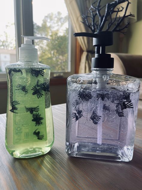 Want fun, easy, CHEAP Halloween decorations? Just buy a bag of fake spiders and add it to your hand soaps! 🕷️🕸️ *Other creepy crawlies or body parts encouraged* WARNING: This may or may not encourage hand washing to ward off sCArY germs 🦠 Halloween Decorations Cheap Diy, Cute Cheap Halloween Decorations, Standing Shower Decor Ideas, Halloween Decoration Bathroom, Halloween Party Adults Decorations, Halloween Home Decor Bathroom, Halloween Decorated Bathroom, Diy Halloween Decorations Bathroom, Fridge Halloween Decor