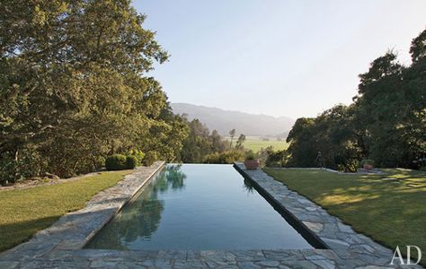 Infinity pool with stone surroundings. Splendid Sass: BOBBY MCALPINE ~ DESIGN IN WINE COUNTRY Napa Style, Pool Inspiration, California Vineyards, Summer Hill, Pool Liner, Natural Swimming Pools, Pool Coping, Garden Pool, Lush Garden